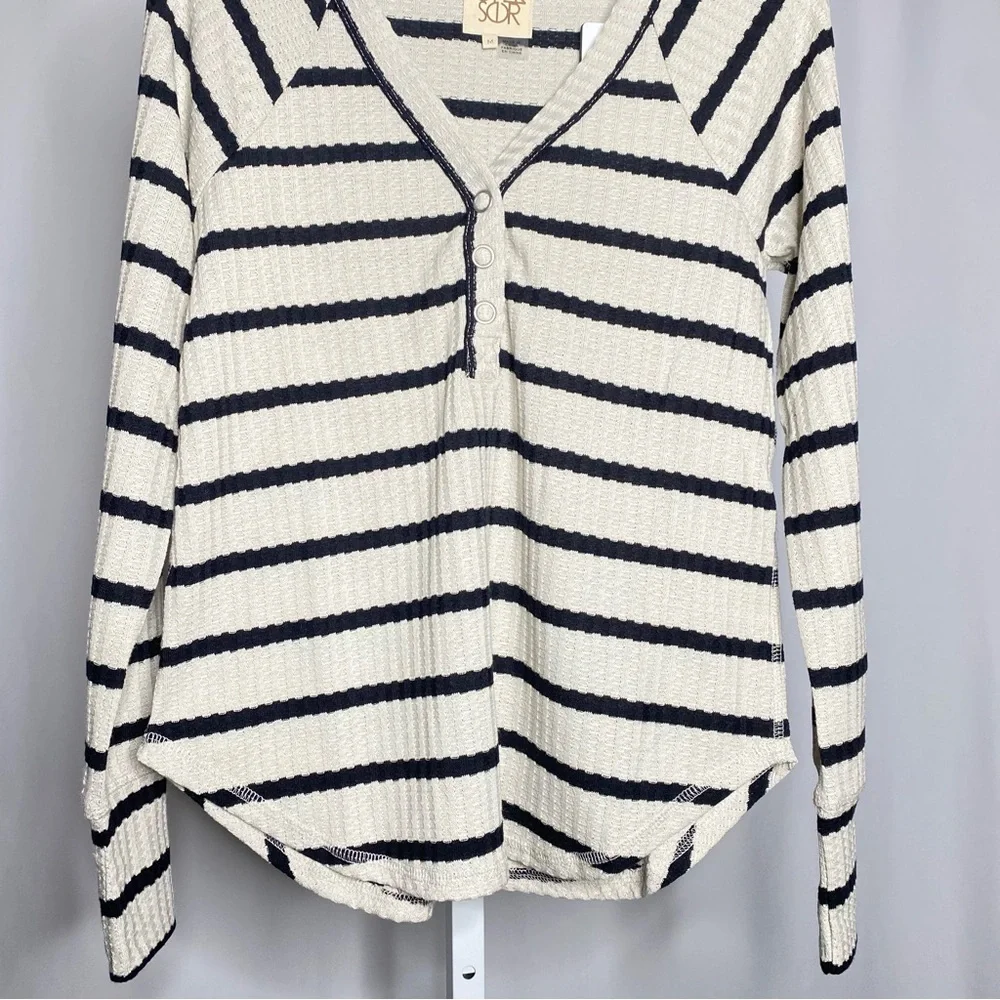 Chaser Striped Thermal V-Neck Henley Top — M